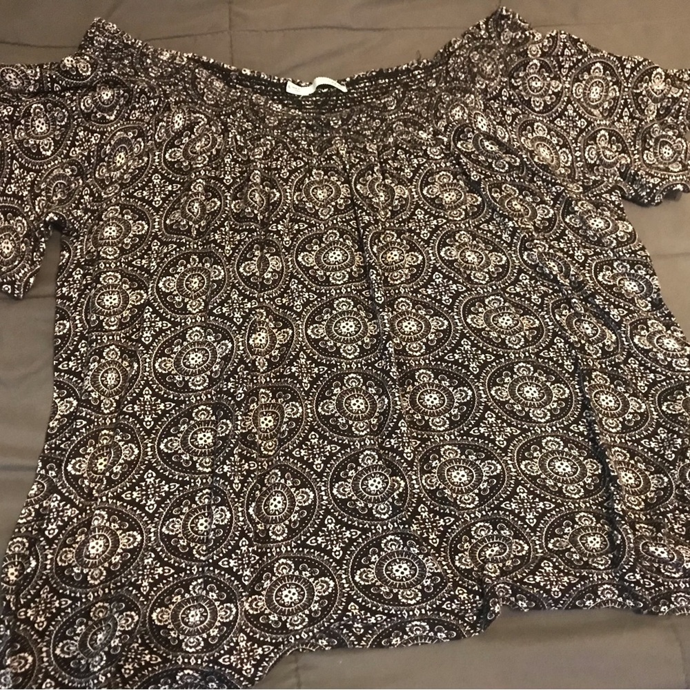 Maurices Off The Shoulder Black & White Shirt Size XL - Picture 3 of 4